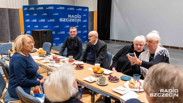 Spotkanie po latach i świąteczne prezenty dla byłych pracowników Radia Szczecin.