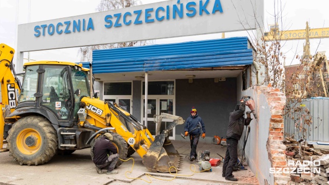 Część głównej bramy Stoczni Szczecińskiej została rozebrana. W ten sposób powstało niezależne dojście do historycznej świetlicy stoczniowej, gdzie podpisano porozumienia sierpniowe w 1980 roku.