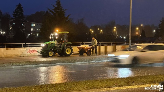 Ślisko na chodnikach w Szczecinie i całym regionie. Ostrzeżenie wydało Wojewódzkie Centrum Zarządzania Kryzysowego.