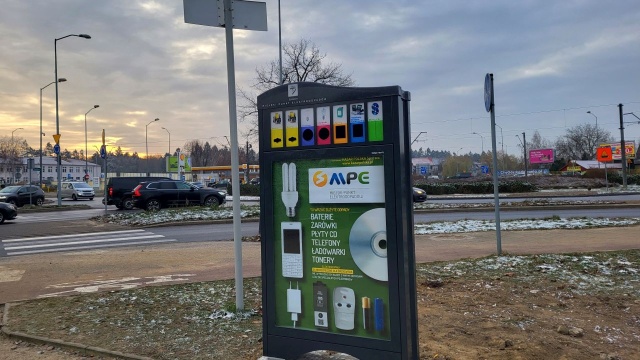 W trzech miejscach w Szczecinie stanęły urządzenia, do których można wrzucać drobne elektrośmieci.