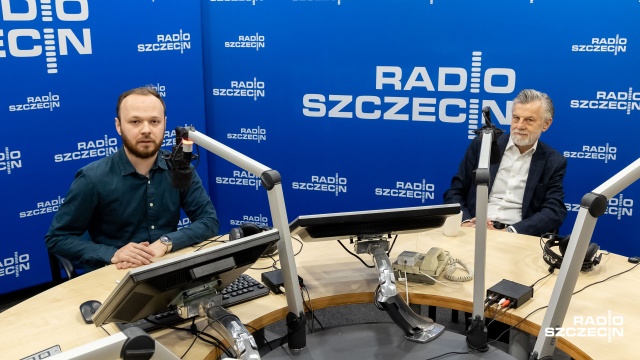 Media społecznościowe robią więcej krzywdy niż pożytku - mówi dla Radia Szczecin profesor Andrzej Zybertowicz. Według oceny socjologa, rewolucja cyfrowa - jaka ma miejsce - zwiększyła złożoność świata, zmniejszając jednocześnie zdolności poznawcze.