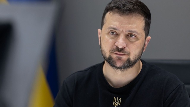Prezydent Ukrainy złożył niezapowiedzianą wizytę w Bachmucie. To miasto, w którym trwają zacięte walki ukraińskiej armii przeciwko rosyjskim wojskom. To kolejny w ostatnich tygodniach przypadek, kiedy Wołodymyr Zełeński odwiedza żołnierzy na froncie.