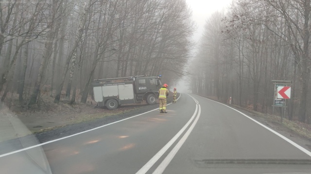 Uwaga, kierowcy Utrudnienia na drodze krajowej nr 20. Na odcinku między Złocieńcem a Czaplinkiem rozlana jest substancja ropopochodna.
