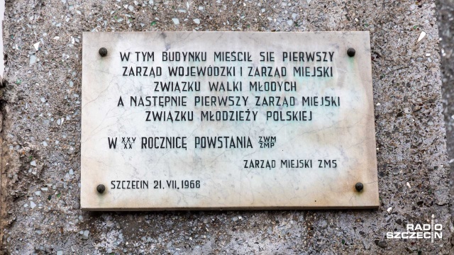 Tablice upamiętniające sowiecką okupację nie zostaną usunięte z budynków w Szczecinie.
