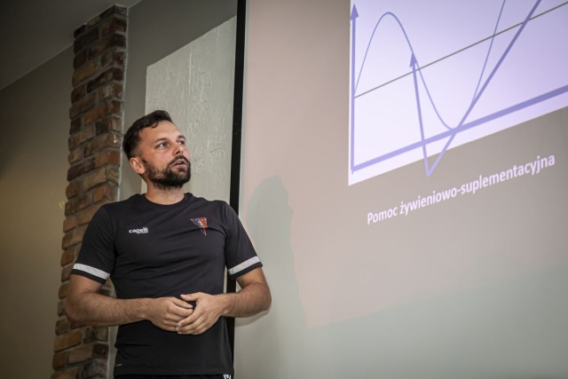 Echa zakończonych w niedzielę mistrzostw świata jeszcze wybrzmiewają. Rozmawialiśmy z Wojciechem Zepem, dietetykiem reprezentacji Polski i Pogoni Szczecin, który pojechał do Kataru jako członek sztabu Czesława Michniewicza.