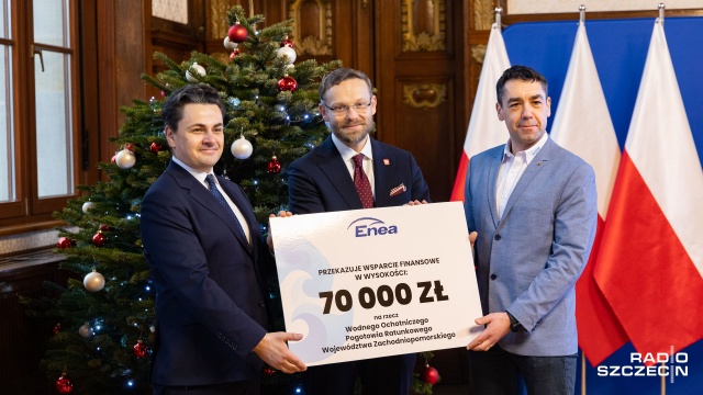 70 tysięcy złotych przekazała fundacja grupy Enea na zakup samochodów dla zachodniopomorskiego WOPR-u. Symboliczny czek został dziś przekazany w Zachodniopomorskim Urzędzie Wojewódzkim przy udziale wojewody Zbigniewa Boguckiego.