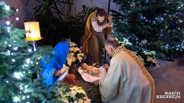 Wspomnienie przybycia pasterzy do nowo narodzonego Jezusa. W szczecińskich kościołach odbyły się pasterki. To jedna z najważniejszych mszy w tradycji Kościoła katolickiego.