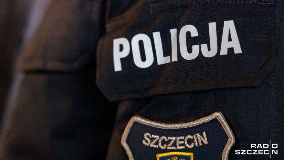 Funkcjonariusze proszą osoby, które widziały wypadek o kontakt z Komisariatem Szczecin Nad Odrą. Fot. Robert Stachnik [Radio Szczecin]
