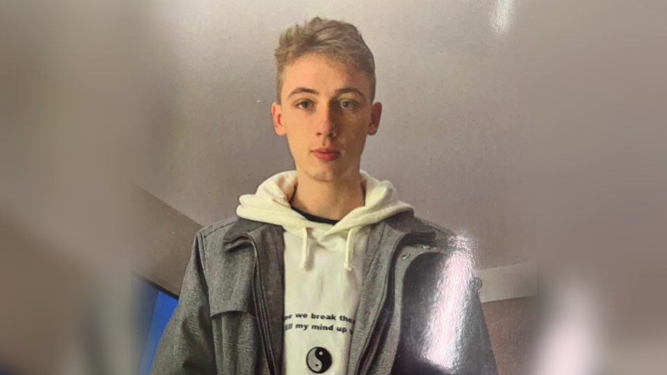 Zaginiony ma 188 cm wzrostu, krótkie jasne włosy i waży około 70 kg. Ubrany był w sportową kurtkę, ciemne buty i dresy. Fot. Archiwum prywatne