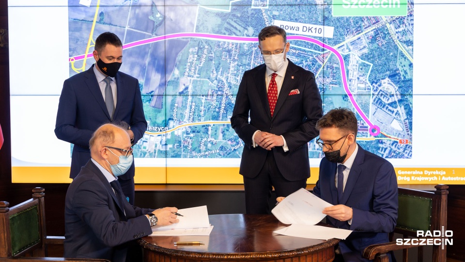 Porozumienie między Generalną Dyrekcją Dróg Krajowych i Autostrad a Miastem Szczecin podpisane. Fot. Robert Stachnik [Radio Szczecin]