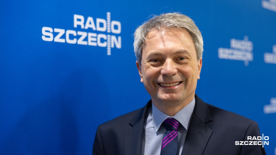 Autor albumu, dr Adam Pleskaczyński z poznańskiego IPN. Fot. Robert Stachnik [Radio Szczecin]