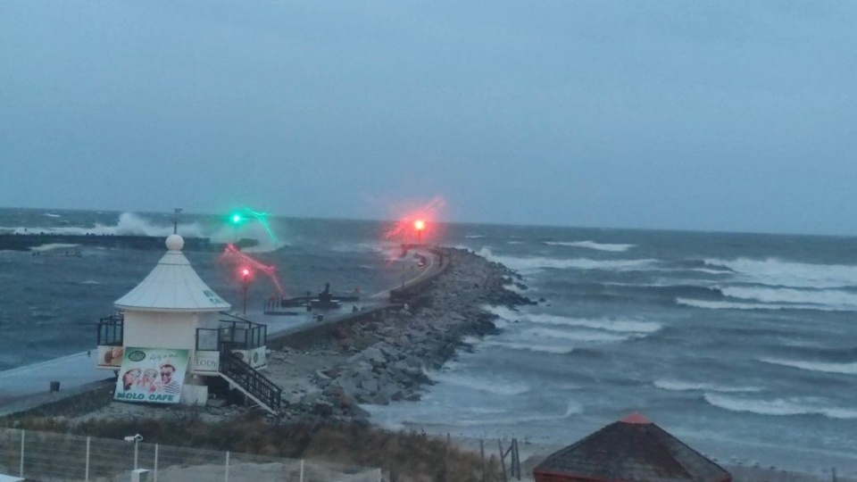 Na Bałtyku sztorm do 11-12 stopni w skali Beauforta. źródło: https://twitter.com/kgpsp/Przemysław Bartnik SHM Ustka