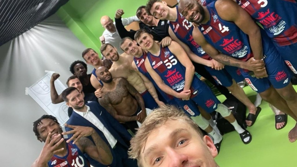 Do sukcesu w Bydgoszczy szczecinian poprowadził Amerykanin Sherron Dorsey-Walker, który w środowym starciu zdobył 24 punkty. źródło: https://www.facebook.com/kingwilki