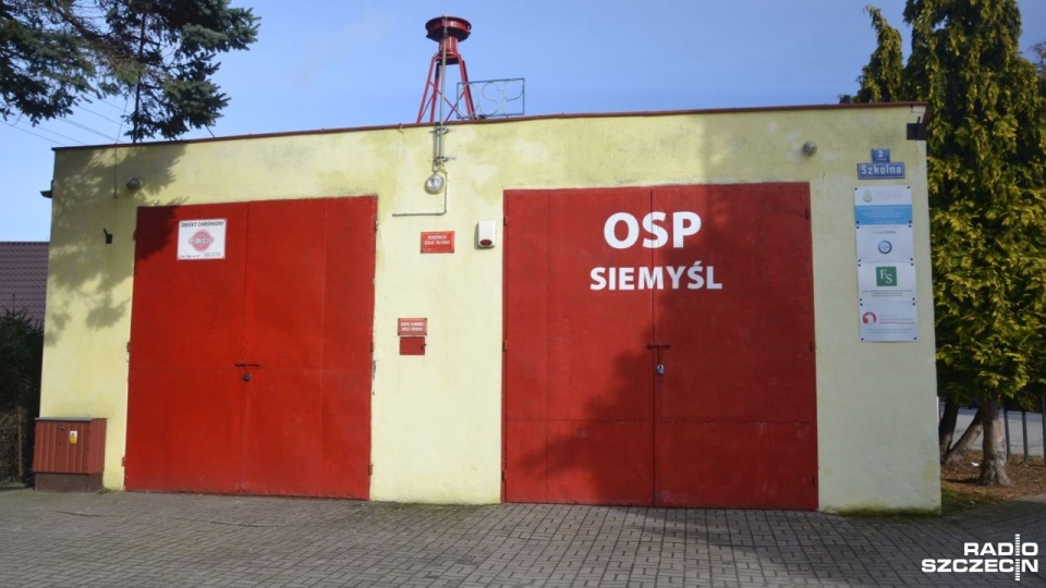 Budynek, z którego obecnie korzystają strażacy jest w fatalnym stanie, a dodatkowo brakuje w nim chociażby ciepłej wody. Fot. Przemysław Polanin [Radio Szczecin]