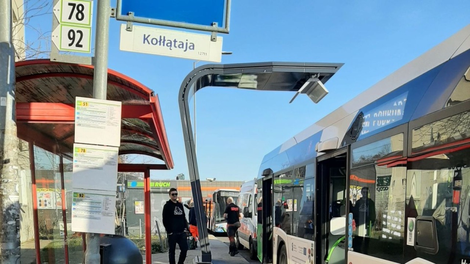 Ładowarka na ul. Kołłątaja. Fot. Słuchacz, pan Bronisław