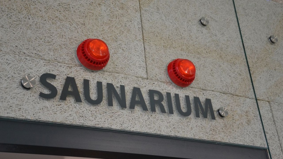 Basen solankowy, drugi z wodą słodką, a także zaplecze saun i wanny z hydromasażem - to wszystko kosztowało 15 milionów złotych. Fot. Przemysław Polanin [Radio Szczecin]