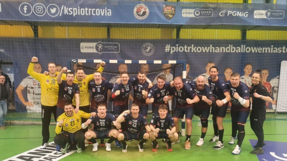Po wygranej w Piotrkowie Trybunalskim portowa drużyna zajmuje 13. miejsce w tabeli ze stratą dwóch punktów do 12. Zagłębia Lubin i z przewagą trzech oczek nad ostatnią Stalą Mielec. źródło: https://www.facebook.com/sandraspapogonszczecin