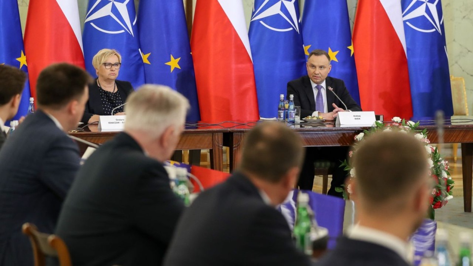 Prezydent Andrzej Duda poinformował, że w czasie spotkania premier Mateusz Morawiecki zrelacjonował przebieg rozmów z ubiegłotygodniowego szczytu Rady Europejskiej. źródło: https://www.facebook.com/search/top?q=kancelaria%20prezydenta/Marek Borawski