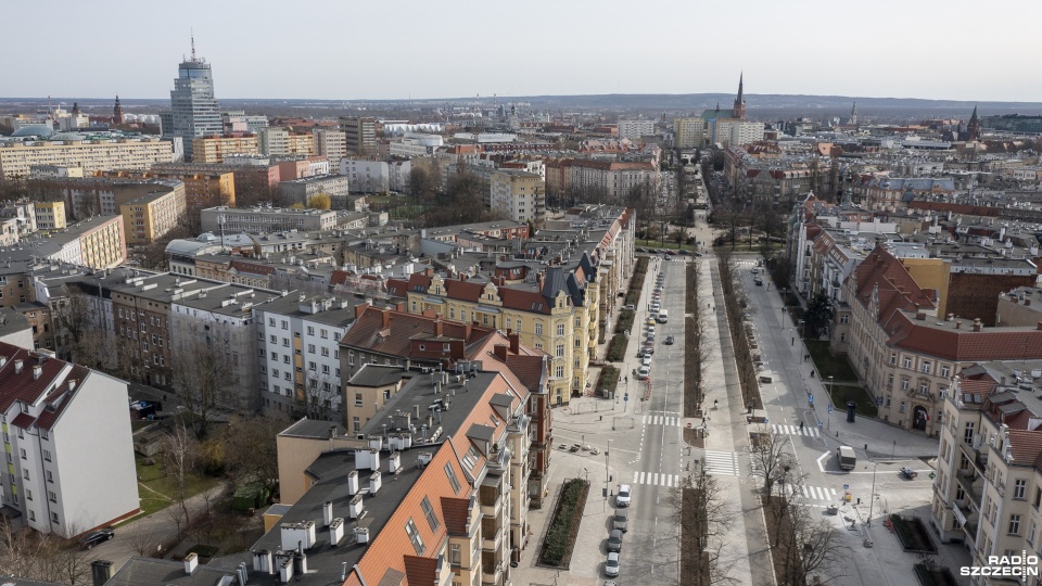 Nie ma przeciwwskazań, by tymczasową organizację ruchu w al. Jana Pawła II zmienić na stałą - informują szczecińscy urzędnicy. Fot. Maciej Papke [Radio Szczecin]