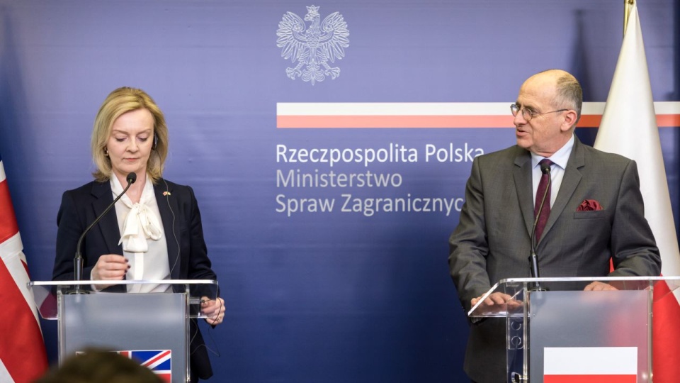 Po rozmowach w Warszawie ministrowie Zbigniew Rau i Liz Truss podkreślali, że Moskwa powinna jeszcze bardziej odczuć presję Zachodu. źródło: https://twitter.com/MSZ_RP