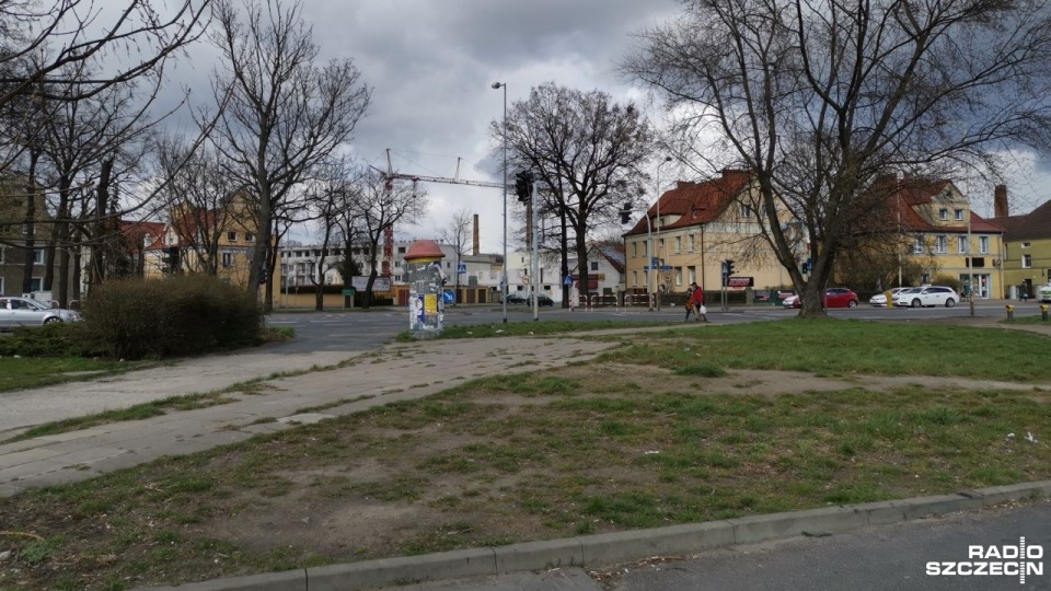 Projekt zakłada budowę ronda turbinowego u zbiegu ulicy Szczecińskiej i Placu Zgody. Fot. Marek Synowiecki [Radio Szczecin]
