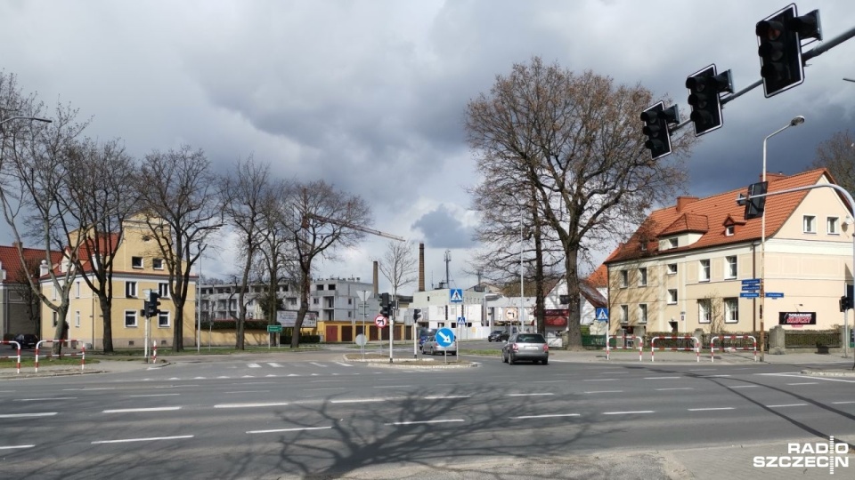 Projekt zakłada budowę ronda turbinowego u zbiegu ulicy Szczecińskiej i Placu Zgody. Fot. Marek Synowiecki [Radio Szczecin]