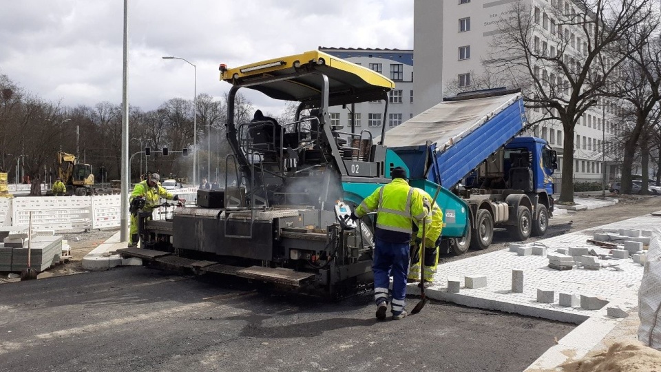 Prace asfaltowe - ul. Roosevelta. Fot. Tramwaje Szczecińskie