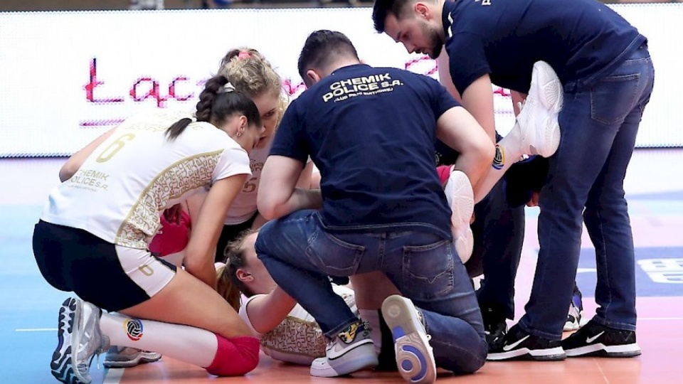 Uraz jest poważny i Marlenę Kowalewską czeka operację więzadła krzyżowego. źródło: https://chemik-police.com/