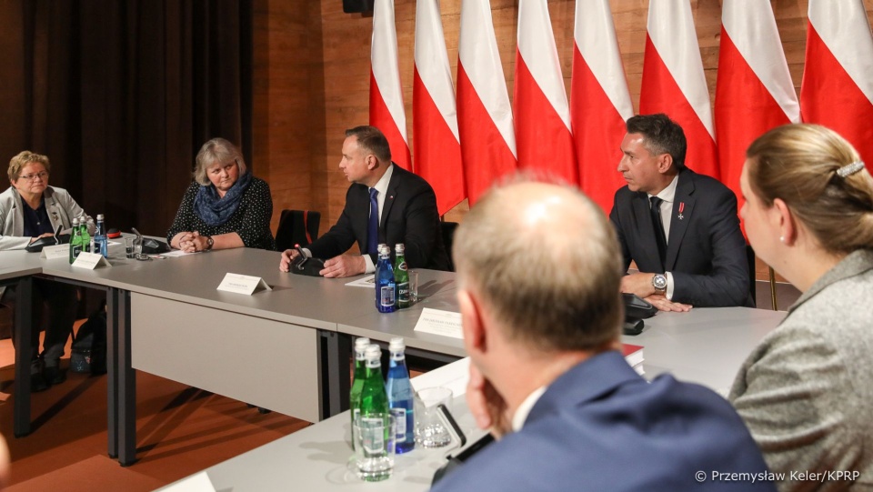 Prezydent RP podczas spotkania z przedstawicielami organizacji zrzeszających Rodziny Katyńskie. Fot. Przemysław Keler / KPRP