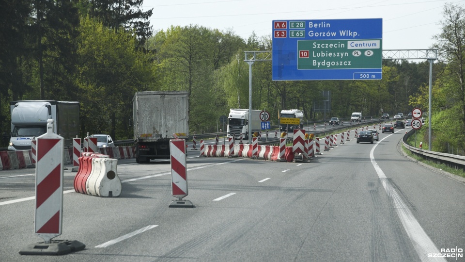 Od środy kierowcy korzystający z Autostrady A6 powinni spodziewać się nowych oznakowań przy tzw. przewiązkach. Fot. Kamila Kozioł [Radio Szczecin]