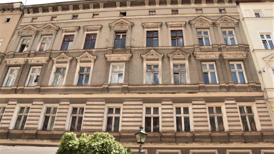 Po zakończeniu prac budynek przy ul. Ks. Bogusława 49 zostanie efektownie podświetlony. Teraz w kamienicy z 1910 roku jest 11 mieszkań i 1 lokal usługowy. Fot. Szczecińskie TBS
