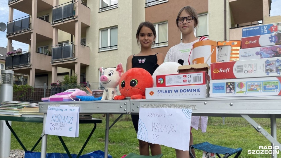 Małe bizneswoman można spotkać na osiedlu Za Sterem przy ul. Polskich Marynarzy zaraz obok Żabki. Fot. Grzegorz Piepke [Radio Szczecin]