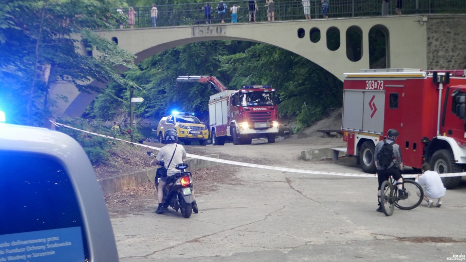 Nad jezioro jedzie też Wodne Ochotnicze Pogotowie Ratunkowe. Fot. Maciej Papke [Radio Szczecin]
