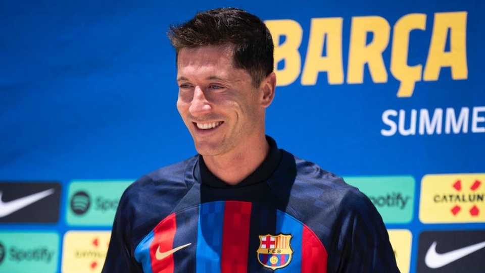 Robert Lewandowski w koszulce FC Barcelona. Fot. twitter.com/FCBarcelona