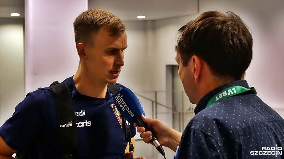 Rozczarowany końcowym wynikiem był obrońca portowej jedenastki, Paweł Stolarski, który żałował niewykorzystanych stuprocentowych okazji do zdobycia bramek. Fot. Adam Wosik [Radio Szczecin]