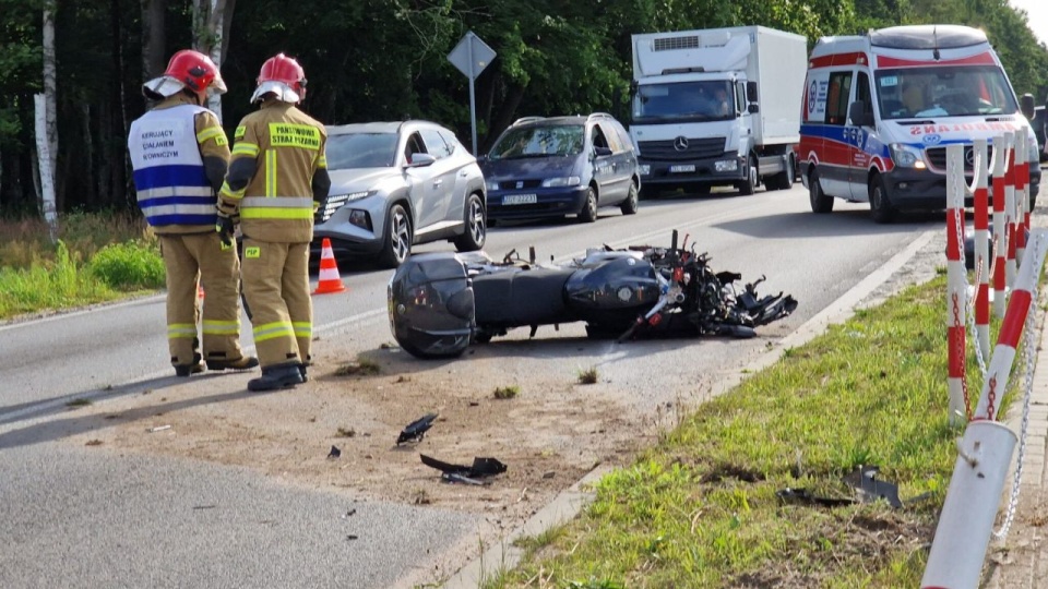 Kierujący samochodem osobowym obywatel Niemiec wymusił pierwszeństwo i zderzył się z motocyklistą. https://kamienskie.info