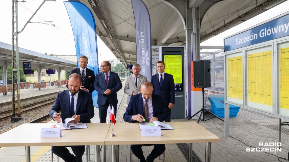 Dziś podpisano umowę na zaprojektowanie tej inwestycji. Jej wartość to prawie 1 miliard złotych. Fot. Robert Stachnik [Radio Szczecin]