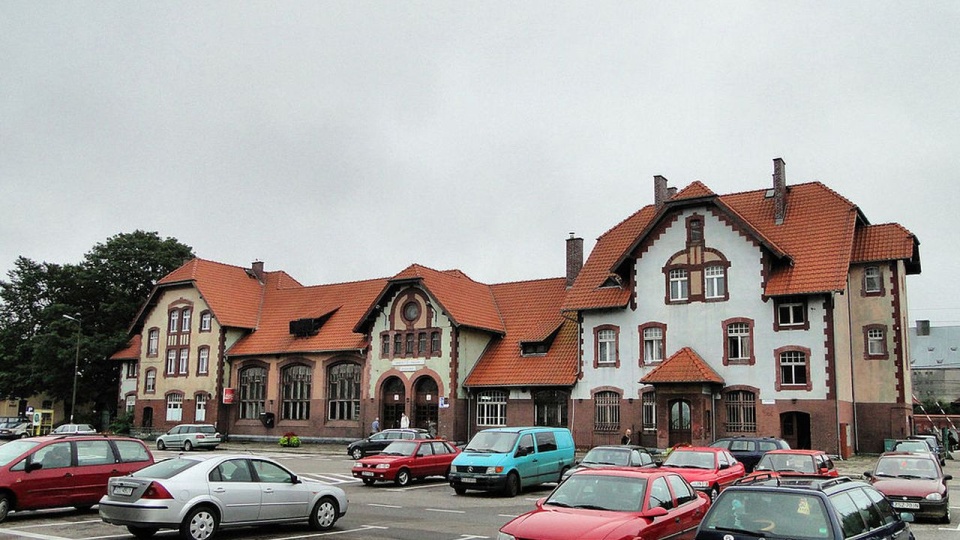 źródło: https://pl.wikipedia.org/wiki/Szczecinek_(stacja_kolejowa)