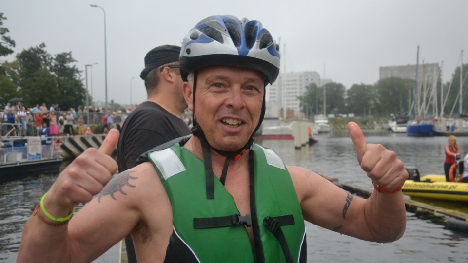 Starcie z deską dla każdego z uczestników kończyło się w wodzie. Fot. Przemysław Polanin [Radio Szczecin]