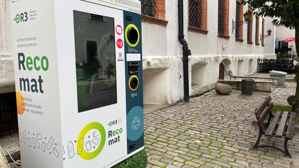 Automat na zamkowym dziedzińcu zachęca do ochrony środowiska