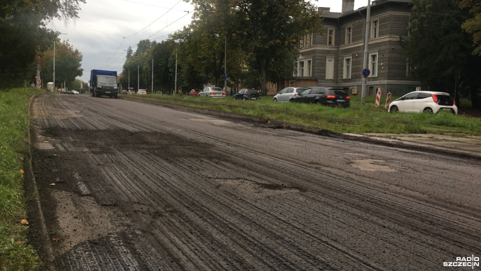 Trwa wymiana asfaltu w alei Wojska Polskiego [ZDJĘCIA]