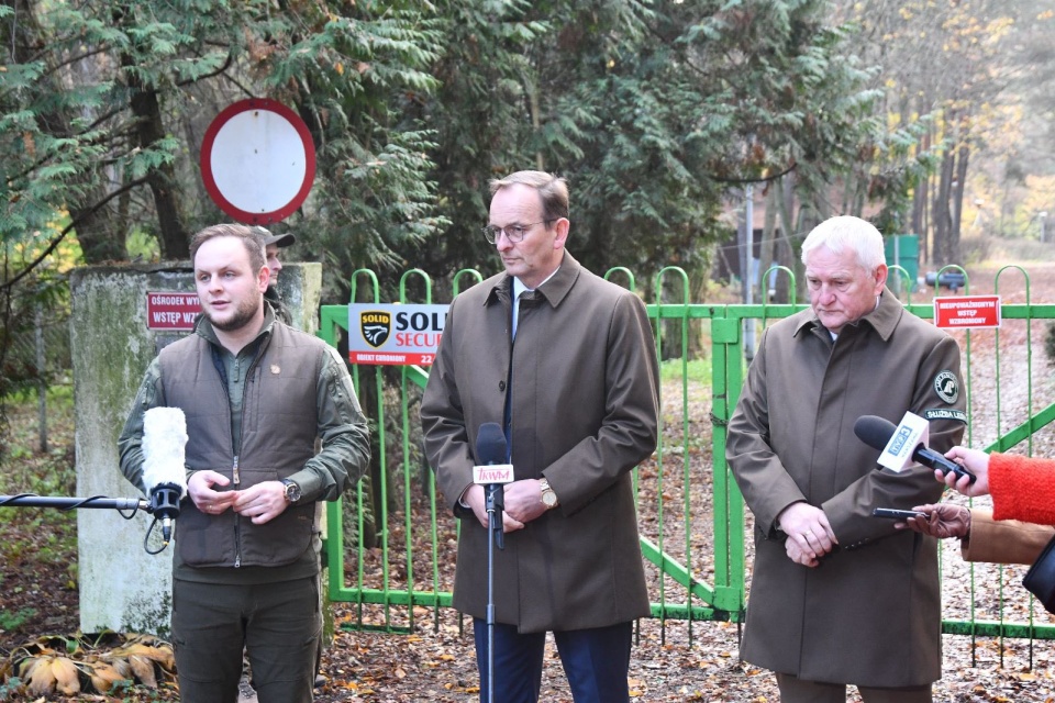 Ośrodek jest całkowicie zdewastowany. Rosjanie zniszczyli wszystko, powyrywane są nawet kable ze ścian - dodał Michał Gzowski. źródło: https://twitter.com/GzowskiMichal