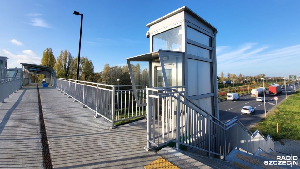 Naprawione są dwa skrajne windy. Te, które umożliwiają zjazd na przystanki - nie. Fot. Sławomir Orlik [Radio Szczecin]