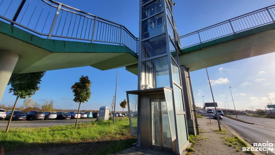 Naprawione są dwa skrajne windy. Te, które umożliwiają zjazd na przystanki - nie. Fot. Sławomir Orlik [Radio Szczecin]