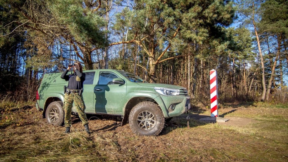 Straż Graniczna informuje, że próby przekroczenia granicy aktywnie wspierają służby białoruskie. źródło: https://twitter.com/Straz_Graniczna