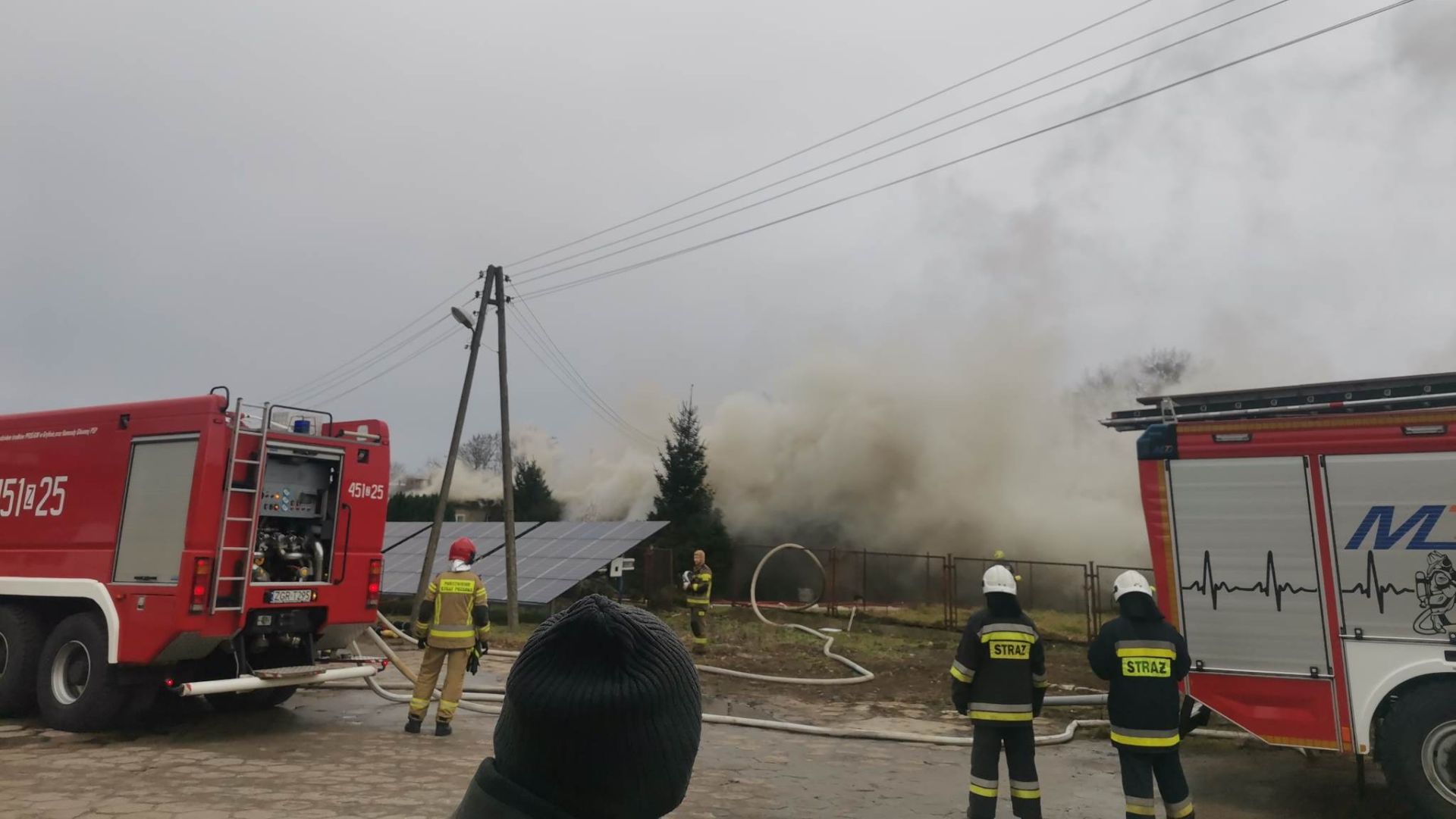 Pożar w Baniach przy ulicy Sosnowej. Fot. https://www.chojna24.pl 