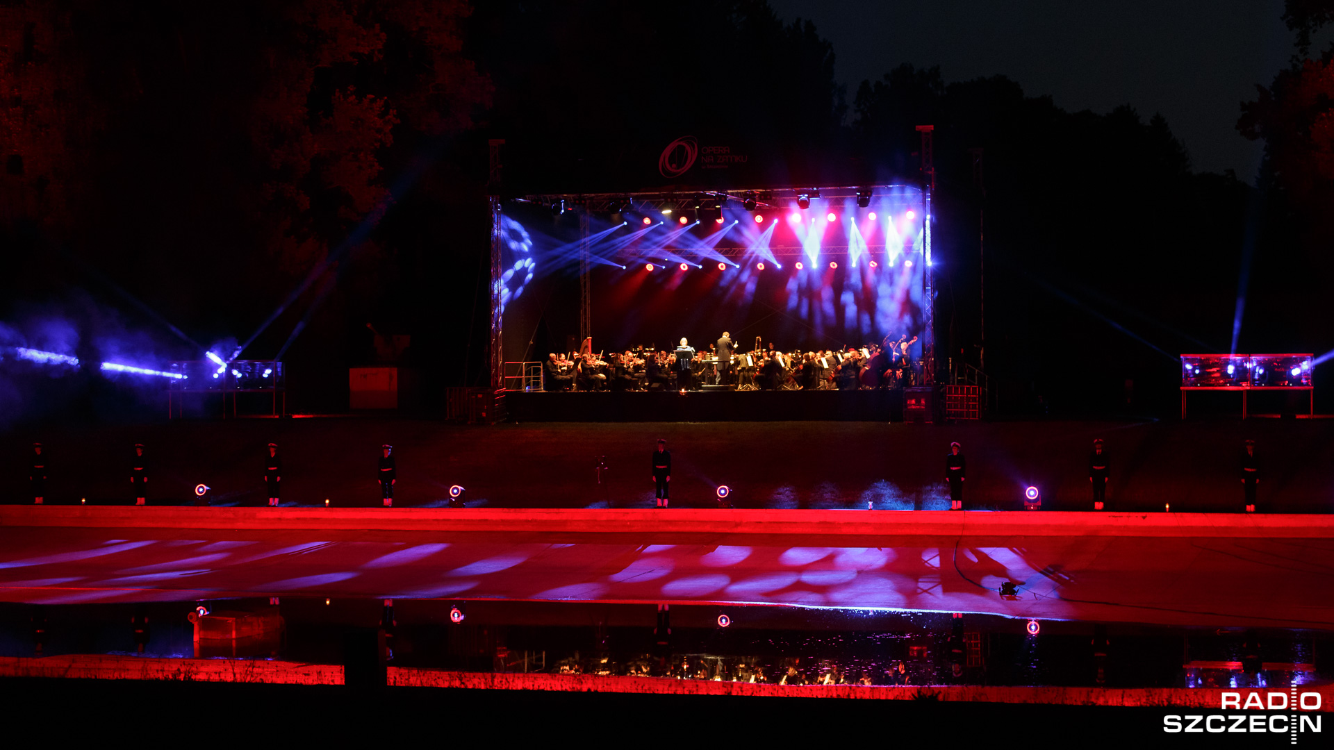 Opera na Zamku w Szczecinie od ponad 20 lat oddaje hołd ludziom, którzy zginęli na morzu. Tym, którzy nie powrócili z morza odbywa się na Cmentarzu Centralnym w Szczecinie przy Kaplicy Cmentarnej.