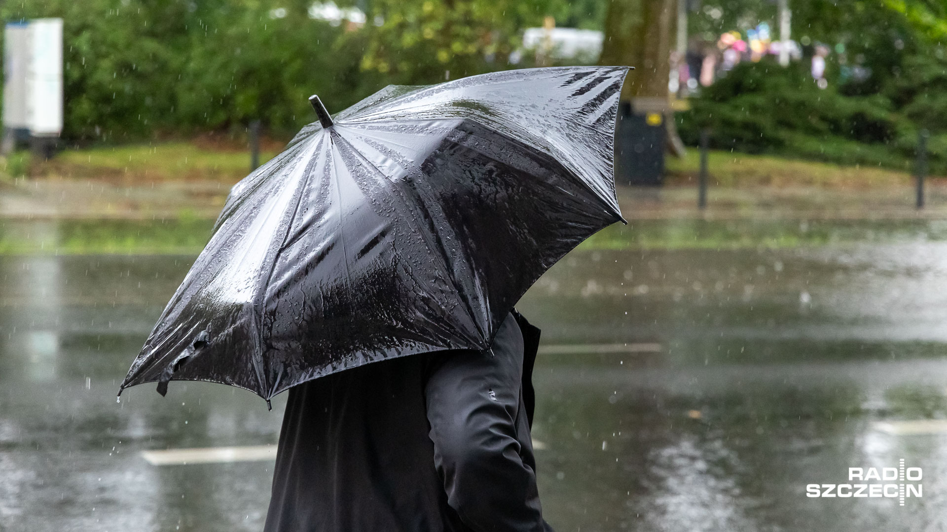 Powrócą opady deszczu, porywisty wiatr i burze. Pogoda zacznie zmieniać się najbliższej nocy. To za sprawą układu frontów atmosferycznych, które nadciągną od zachodu.