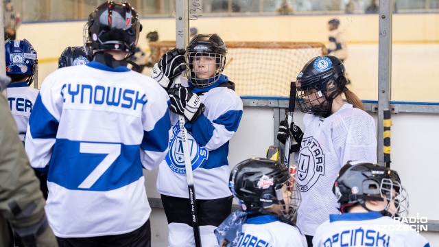 Fot. Robert Stachnik [Radio Szczecin] Hokejowe szaleństwo przy Botanicznej. "Mecz był bardzo zacięty" [WIDEO, ZDJĘCIA]
