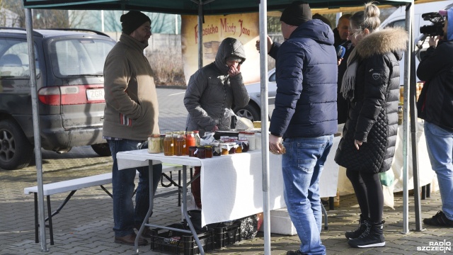 Fot. Kamila Kozioł [Radio Szczecin] Bazarek na Bronowickiej. "Są pierogi z serem, naleśniki, gołąbeczki, kopytka..." [WIDEO, ZDJĘCIA]